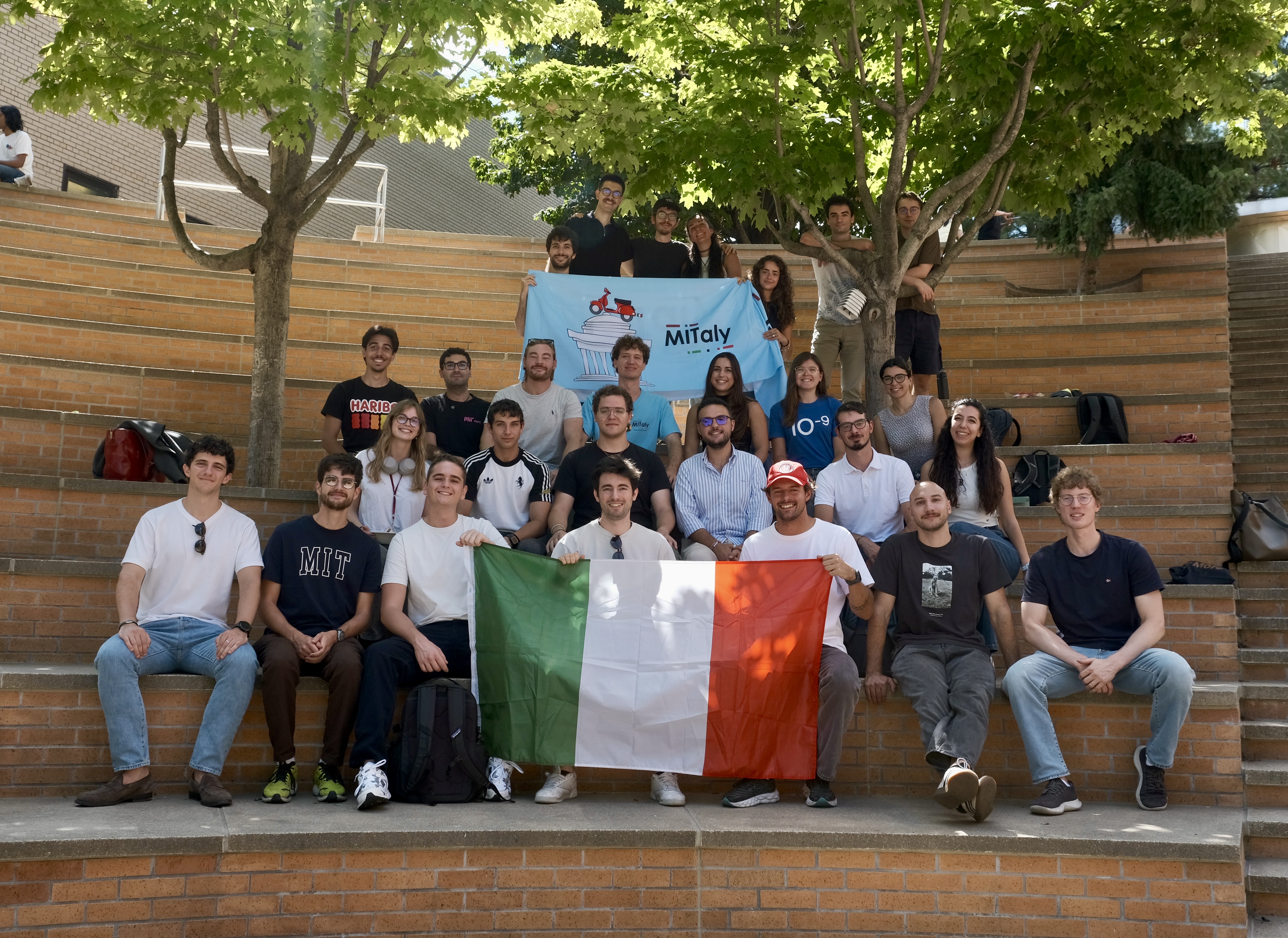 Group picture at the Stata Center amphiteater (Sep 2026)